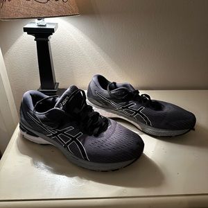 Slightly worn a six size 14 extra wide. In excellent condition.